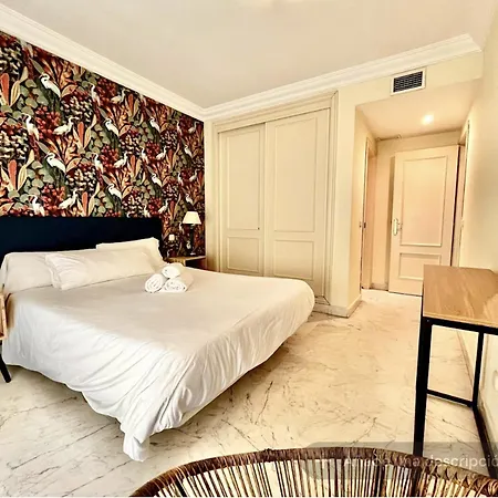 Center Puerto Banus 马尔韦利亚